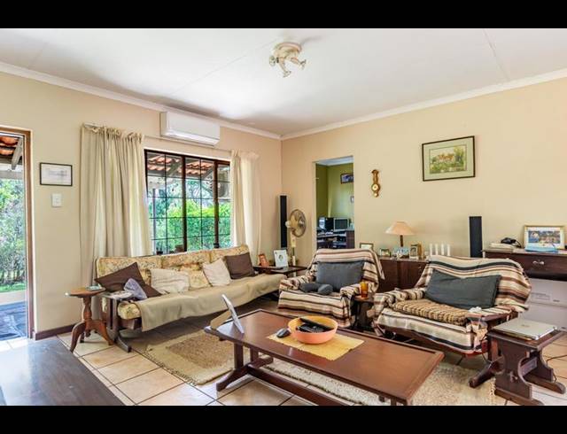 2 BEDROOM TOWNHOUSE FOR SALE IN HAYFIELDS